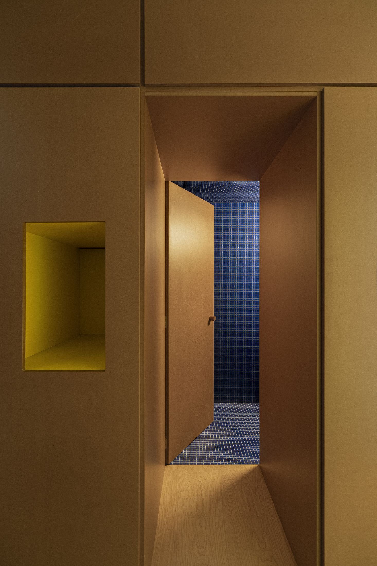 Round and Round: Burr Turns a Madrid Apartment Into a System of Passage.