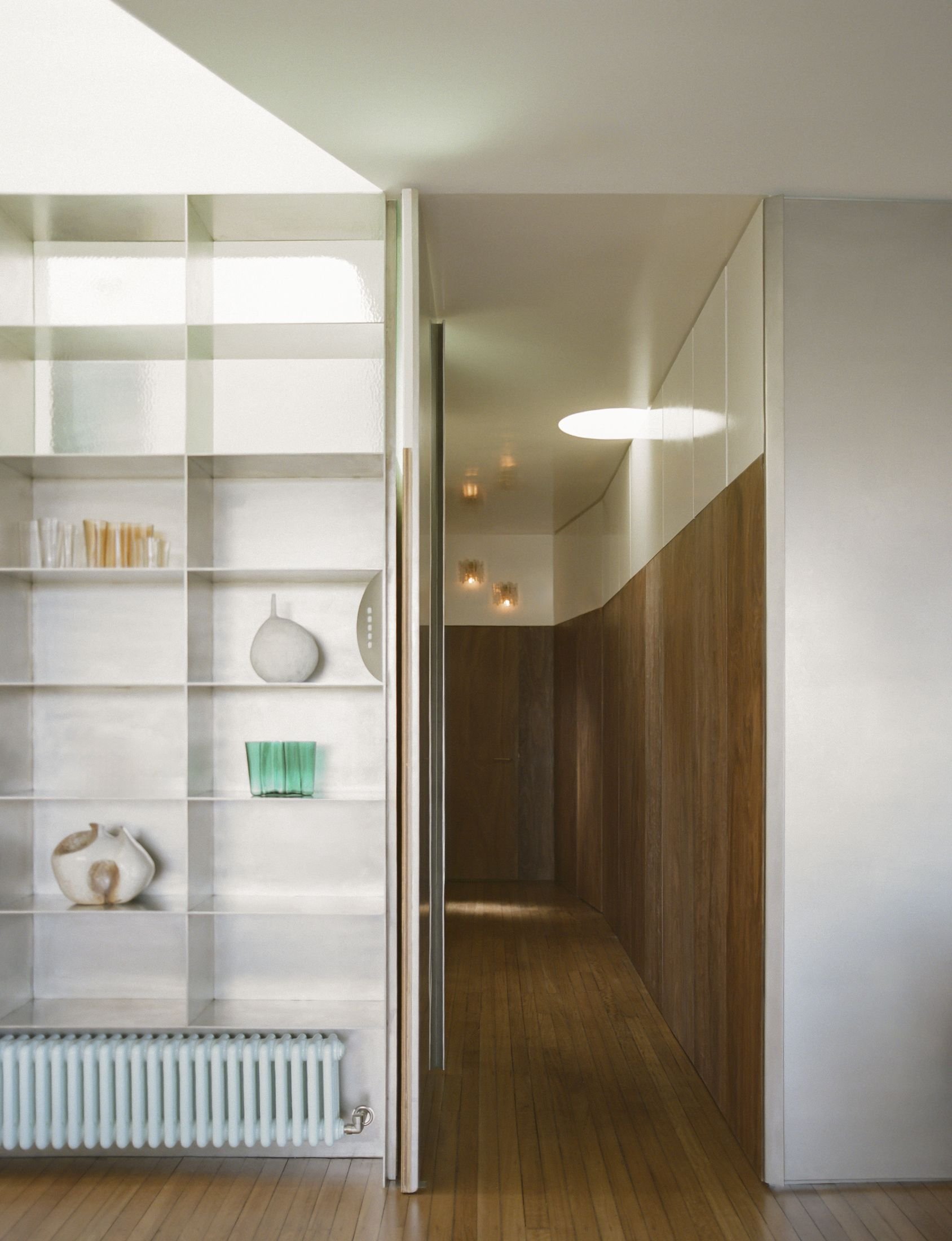 Billy Maynard Architects Balance Precision & Romance in a 1930s Elizabeth Bay Apartment.
